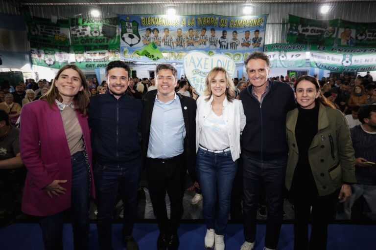 Kicillof encabezó el cierre de campaña de FP en Tigre con Sebastián Rovira y Massa emocionado