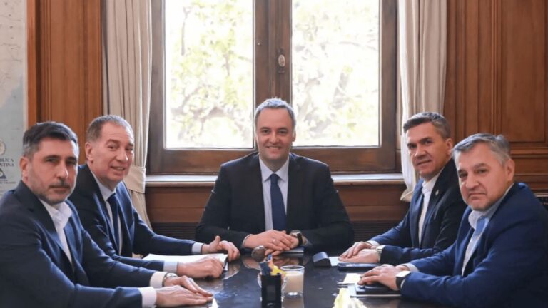 Milei intenta comprar apoyo provincial: negociación a toda costa con mandatarios locales