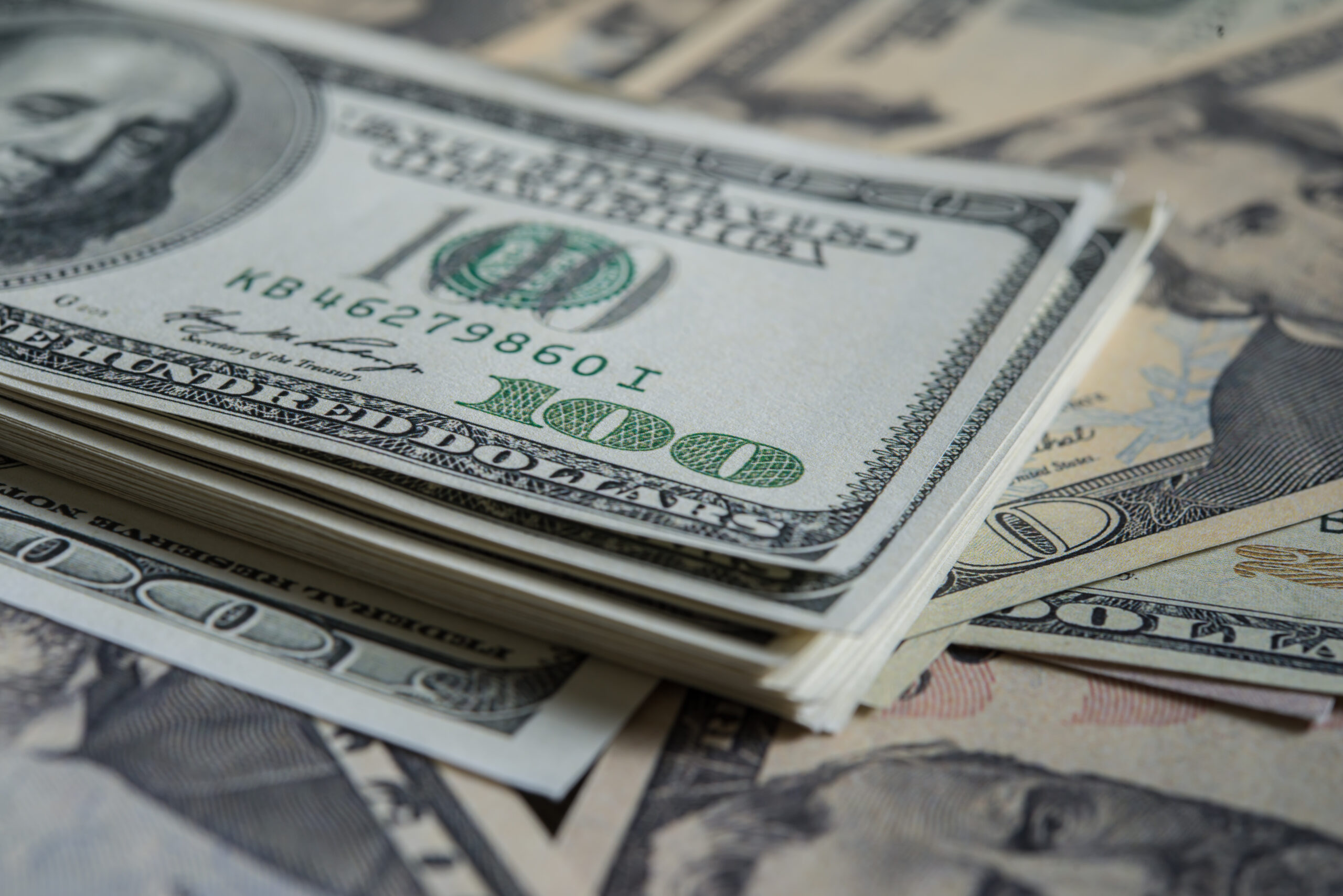 Los berretines del dólar: pese a la intervención del Central, el oficial vuelve a subir y expone la fragilidad del plan económico