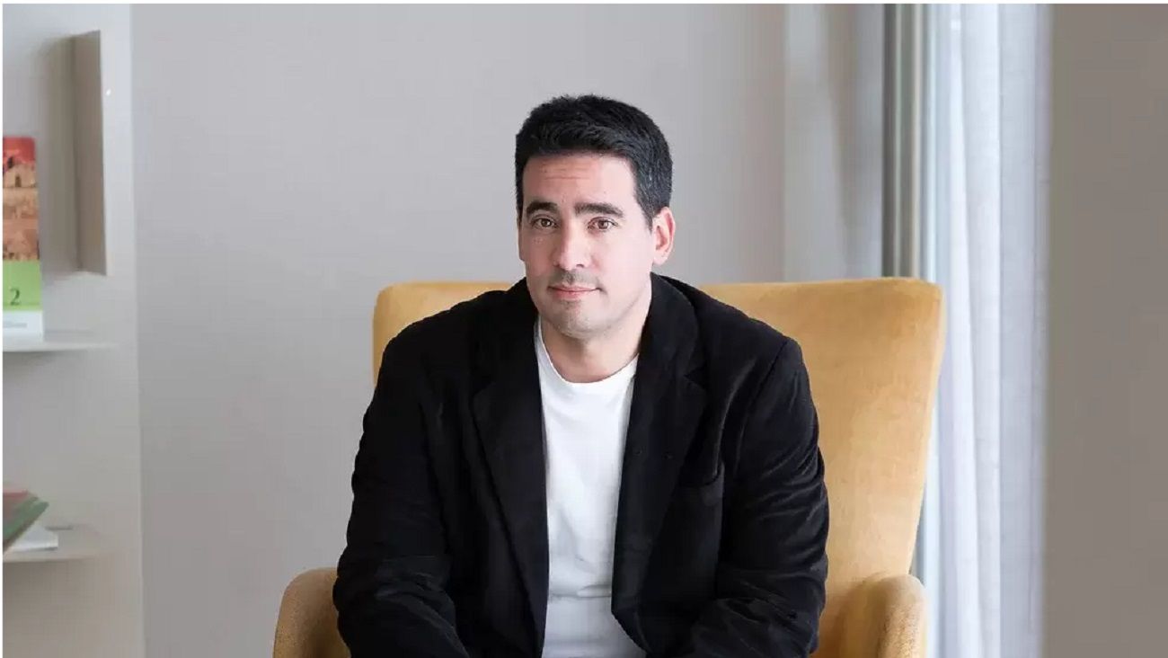 Vocería a la deriva: El Gobierno prioriza la interna y los viajes de Milei antes que dar respuestas a la sociedad