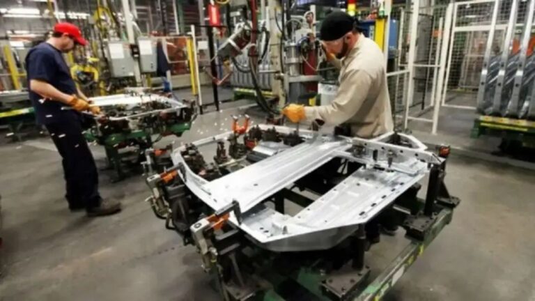 Desde la reforma laboral se perdieron 36.000 empleos formales y cerraron 6.905 empresas