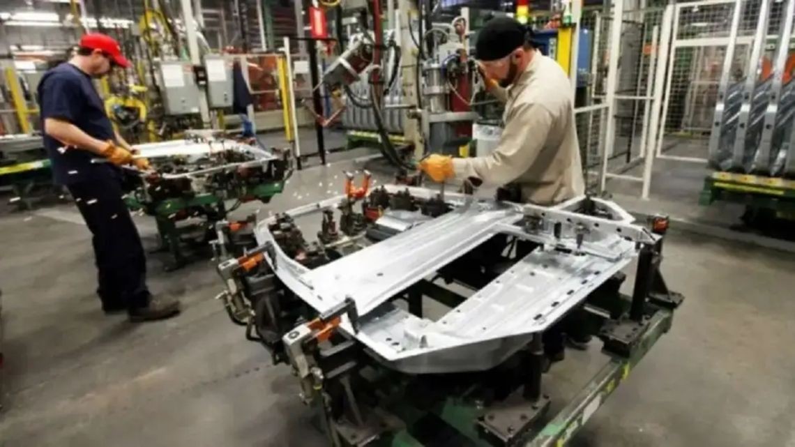 Desde la reforma laboral se perdieron 36.000 empleos formales y cerraron 6.905 empresas