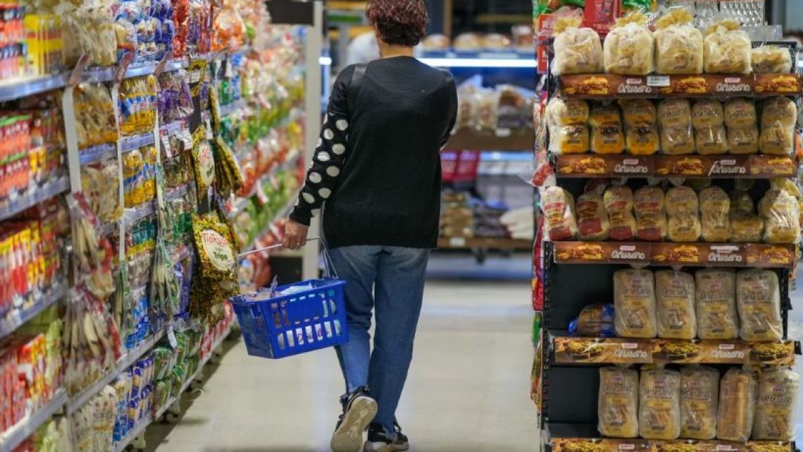 El consumo masivo cayó 1% en septiembre y acumula nueve meses consecutivos de retroceso